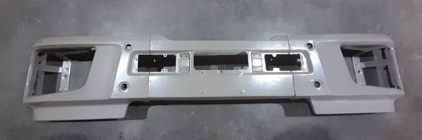 Бампер передний SHACMAN X3000 (3 металл. части) Бампер передний SHACMAN X3000 (3 металл. части)