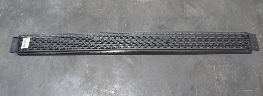 Решетка центральная (между бампером и капотом) SHACMAN X3000 тягач