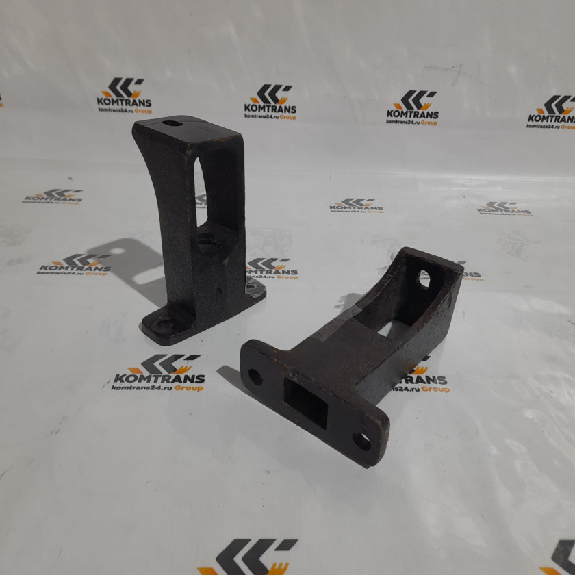 Кронштейн радиатора правый SHACMAN X3000/X5000 Кронштейн радиатора правый SHACMAN X3000/X5000