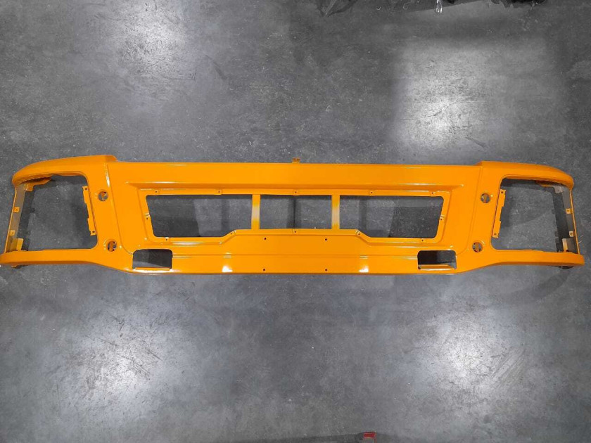 Бампер передний (металлический) SHACMAN (SHAANXI) F3000 желтый Бампер передний (металлический) SHACMAN (SHAANXI) F3000 желтый