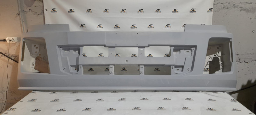 Бампер передний пластиковый на тягач SHACMAN (SHAANXI) X3000 Бампер передний пластиковый на тягач SHACMAN (SHAANXI) X3000