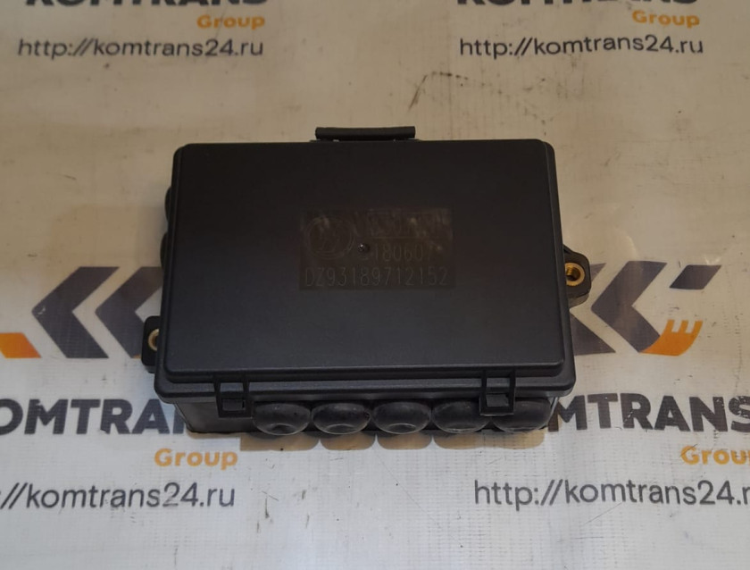 Блок предохранителей в аккумуляторном отсеке SHACMAN X3000 Блок предохранителей в аккумуляторном отсеке SHACMAN X3000