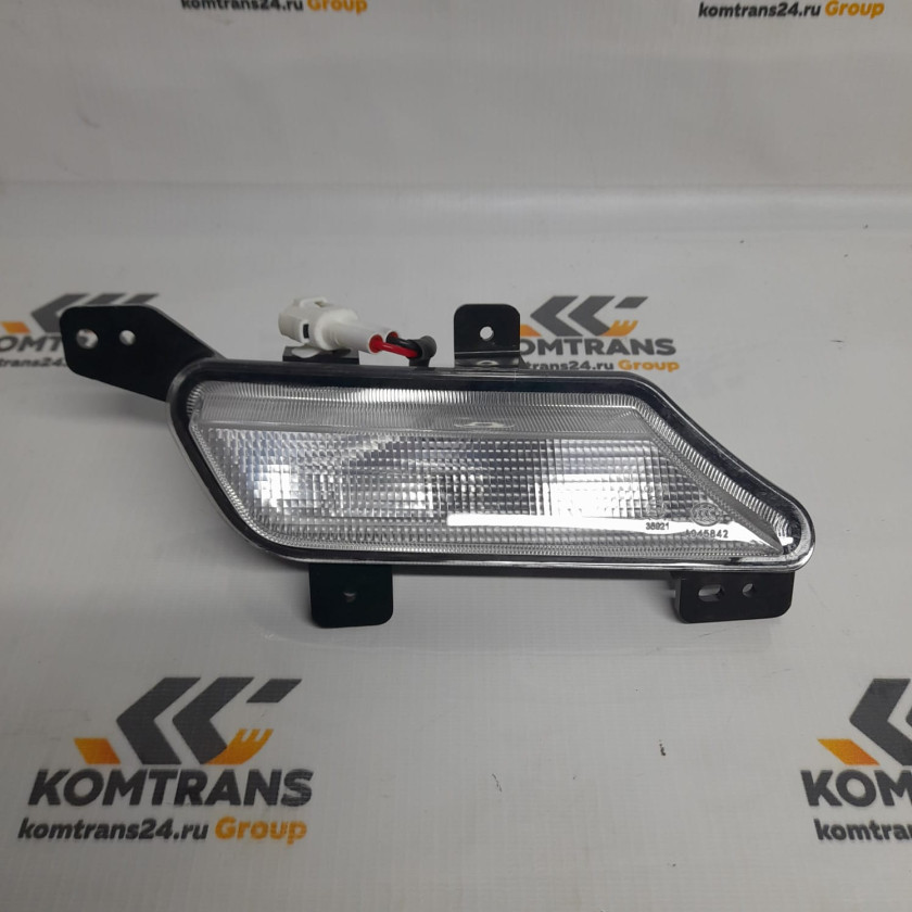 Фонарь габаритный, правый (в козырек, 24V) DAYUN X60/X120 Фонарь габаритный, правый (в козырек, 24V) DAYUN X60/X120