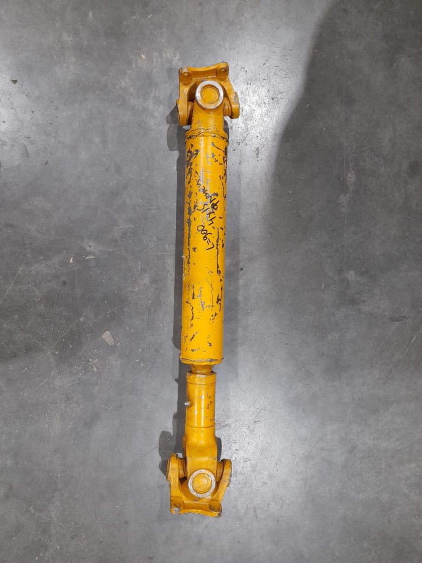 Вал карданный L 900 (кв. фланец, болт 4х15) Вал карданный L 900 (кв. фланец, болт 4х15)