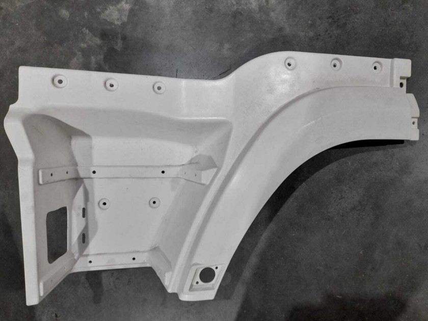 Крыло кабины X3000/X5000 левое, перед колесом, с подножкой Крыло кабины X3000/X5000 левое, перед колесом, с подножкой