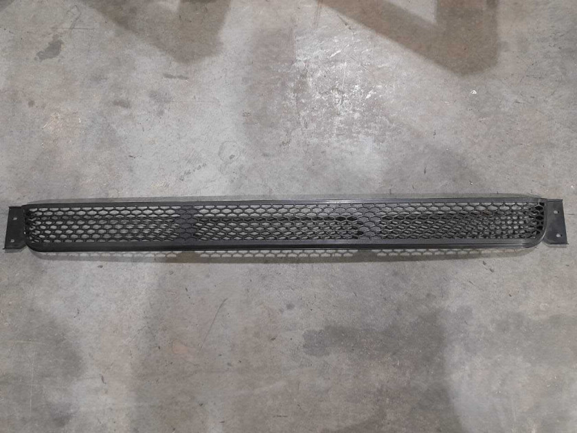 Решетка бампера верхняя центральная (узкая) SHACMAN X3000 Решетка бампера верхняя центральная (узкая) SHACMAN X3000