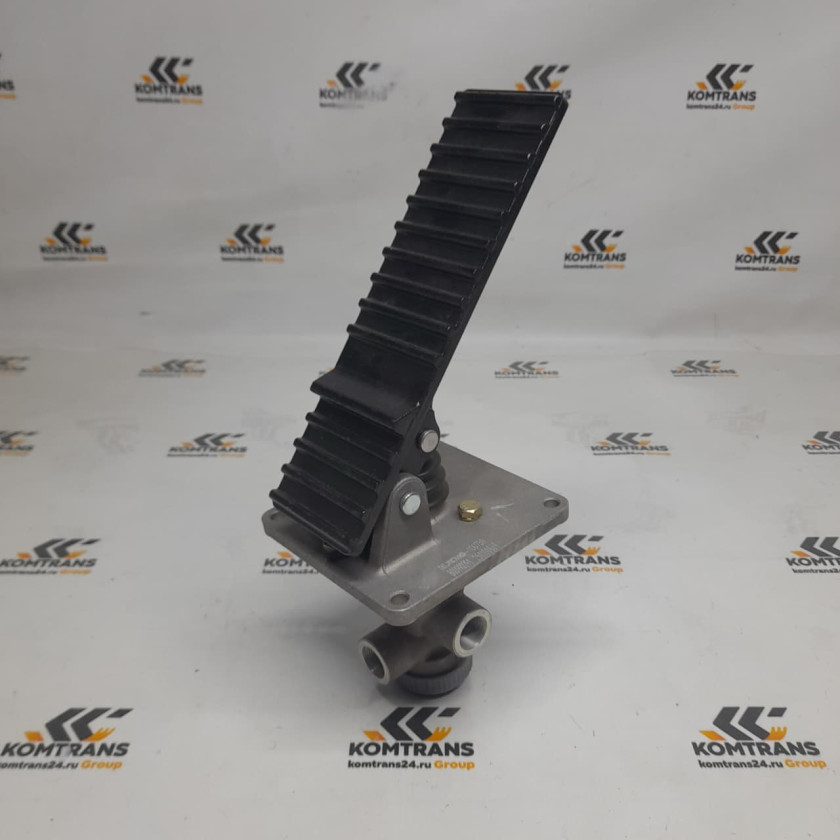 Кран тормозной в сборе с педалью XCMG XC958, XC968 Кран тормозной в сборе с педалью XCMG XC958, XC968