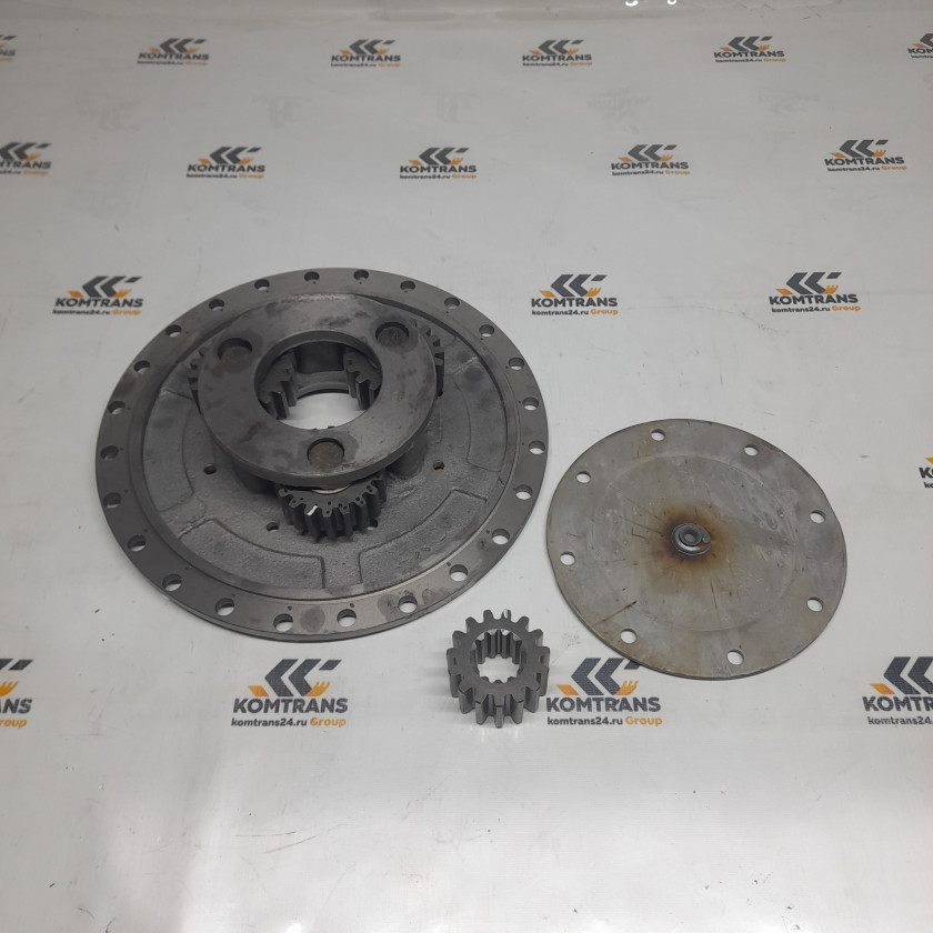 Крышка бортового редуктора в боре с сателлитами (сателлит 18зуб) с шест. полуоси 15/13